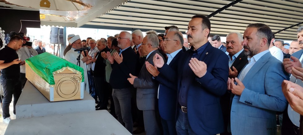 BAŞKAN ÖZTÜRK SON YOLCULUĞUNA UĞURLANDI