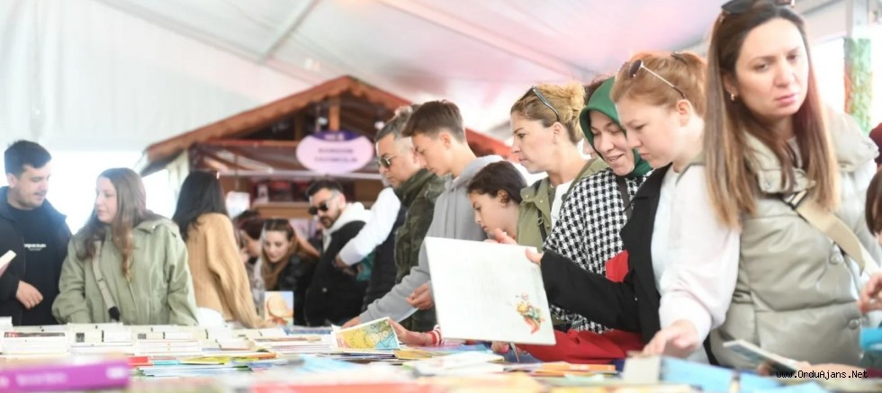Edebiyat ve Kitap Günleri’ne Binlerce Vatandaş Akın Etti