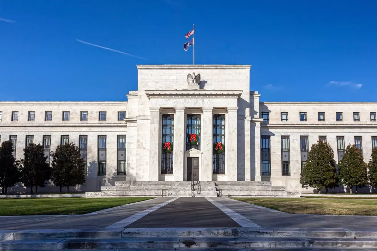 FED Faizi Sabit Tuttu: Ekonomik Görünüm ve Enflasyon Belirsizliği