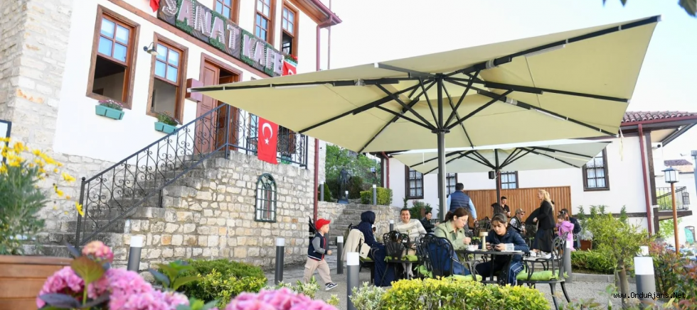 GLÜTENSİZ MENÜLÜ SANAT KAFE BÖLGEYE DE HİTAP EDİYOR 