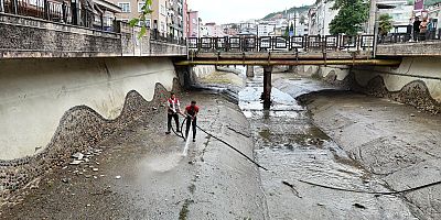 BÜLBÜL DERESİNDE TEMİZLİK MESAİSİ 
