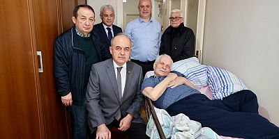 Duayen Gazeteciyi Evinde Ziyaret Edildi