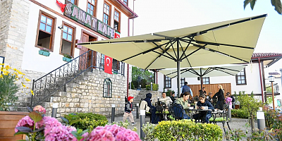 GLÜTENSİZ MENÜLÜ SANAT KAFE BÖLGEYE DE HİTAP EDİYOR 