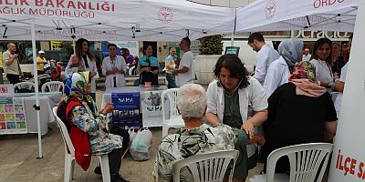 Halk Sağlığı Haftası’nda Vatandaşlara Sağlık Bilgilendirmesi