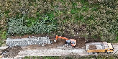 HEYELAN RİSKİ TAŞIYAN YOLLAR GÜVENE ALINIYOR