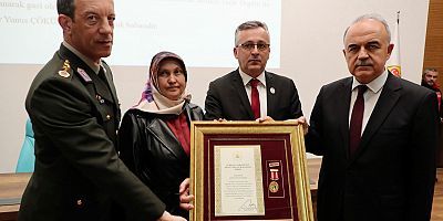 Şehit Aileleri ve Gazilere Devlet Övünç Madalyası Takdim Edildi