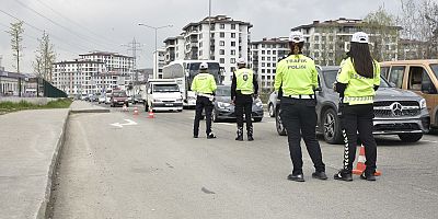 TRAFİK DENETİMLERİ ARTTI: 26 KAZA, BİNLERCE SÜRÜCÜYE CEZA
