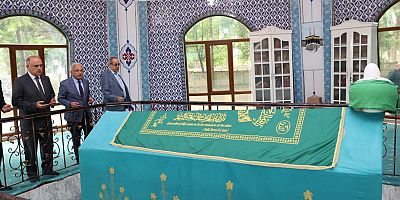 YUNUS EMRE DUALAR İLE ANILDI