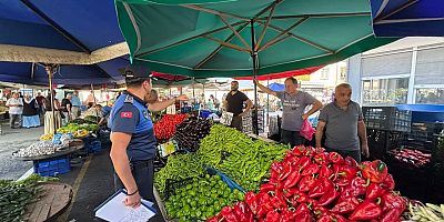 Zabıta Ekipleri Pazar Tezgâhlarını Tek Tek Denetledi