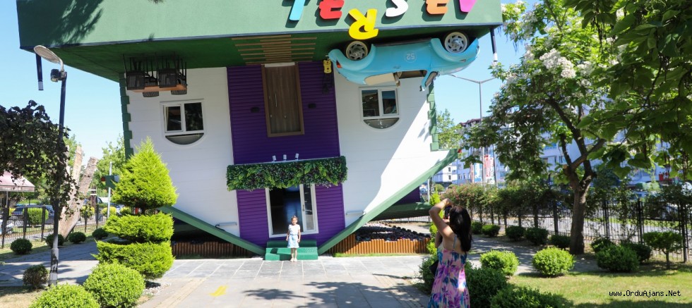TERS EV YENİLENEN YÜZÜYLE MİSAFİRLERİNİ AĞIRLIYOR