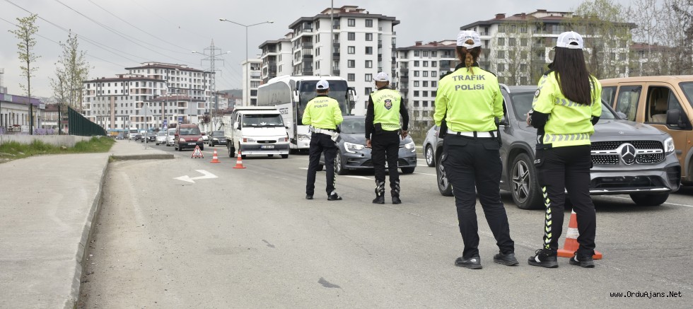 TRAFİK DENETİMLERİ ARTTI: 26 KAZA, BİNLERCE SÜRÜCÜYE CEZA